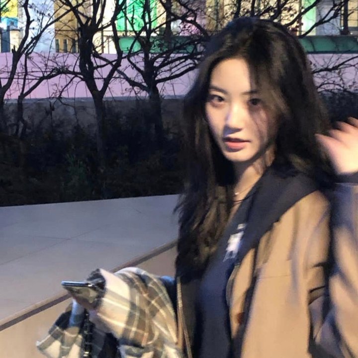 墙里的女人